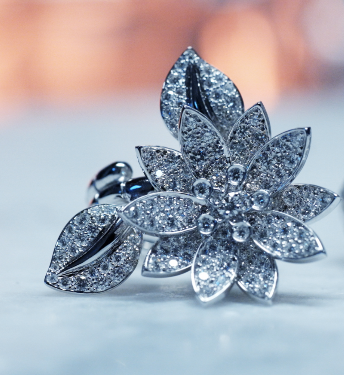 横浜そごう店購入　Van Cleef & Arpels 　ブラックオニキス Bonhams : VAN CLEEF & ARPELS: ONYX 'PURE ALHAMBRA' PENDANT